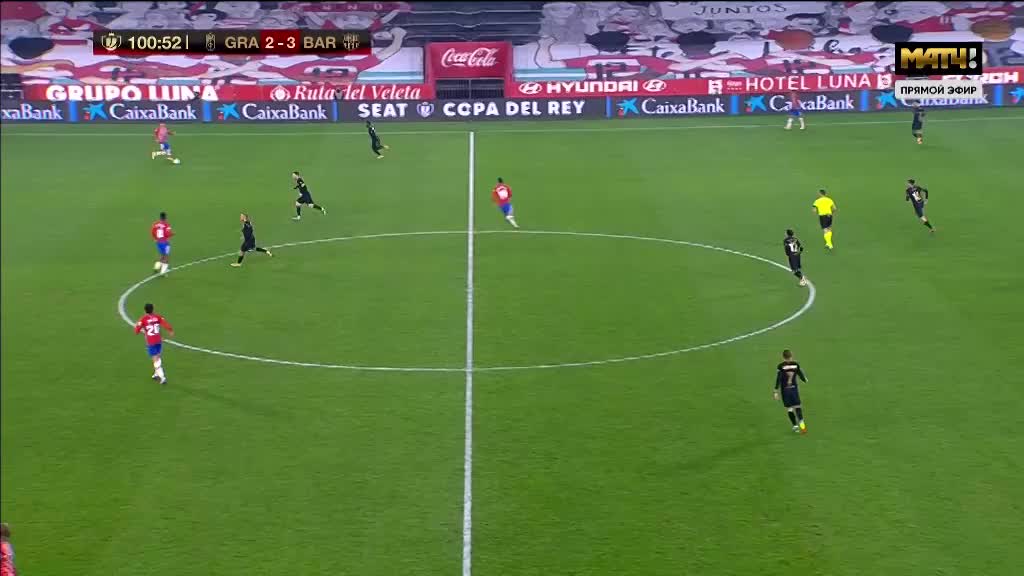 奥莫特突破分球 周琦接球上篮拿下两分