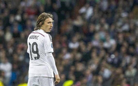 1-4惨败+2-3被翻！五星巴西跌下神坛？世界杯签运难救二流困境