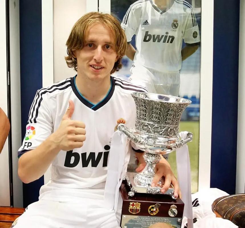 天才之作。 来源：巴塞官方推特